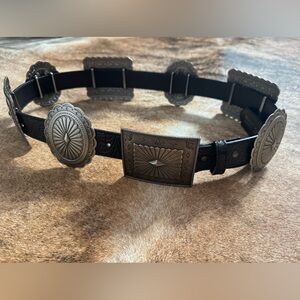 Ariat Women's Embossed Concho Western Leather Belt - size XL